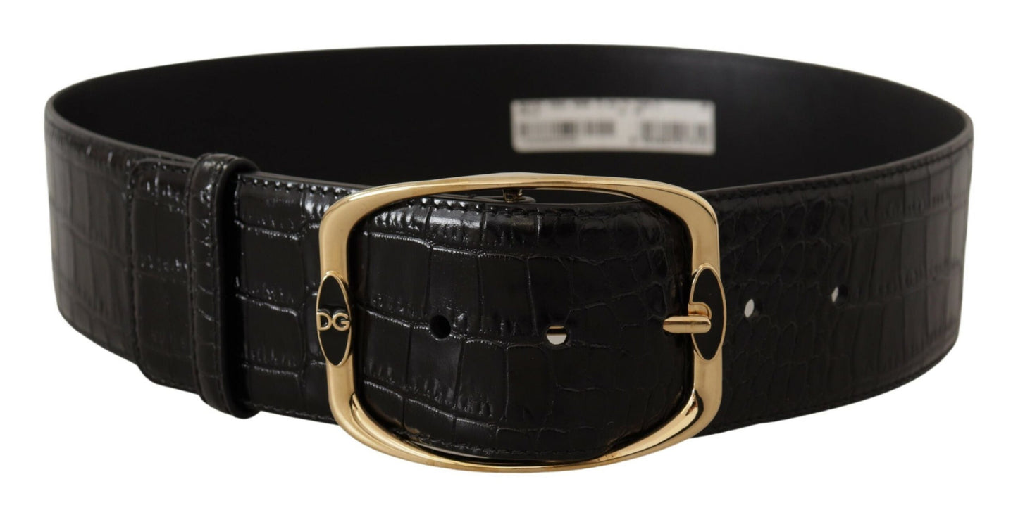 Cinturón elegante de cuero negro con logotipo