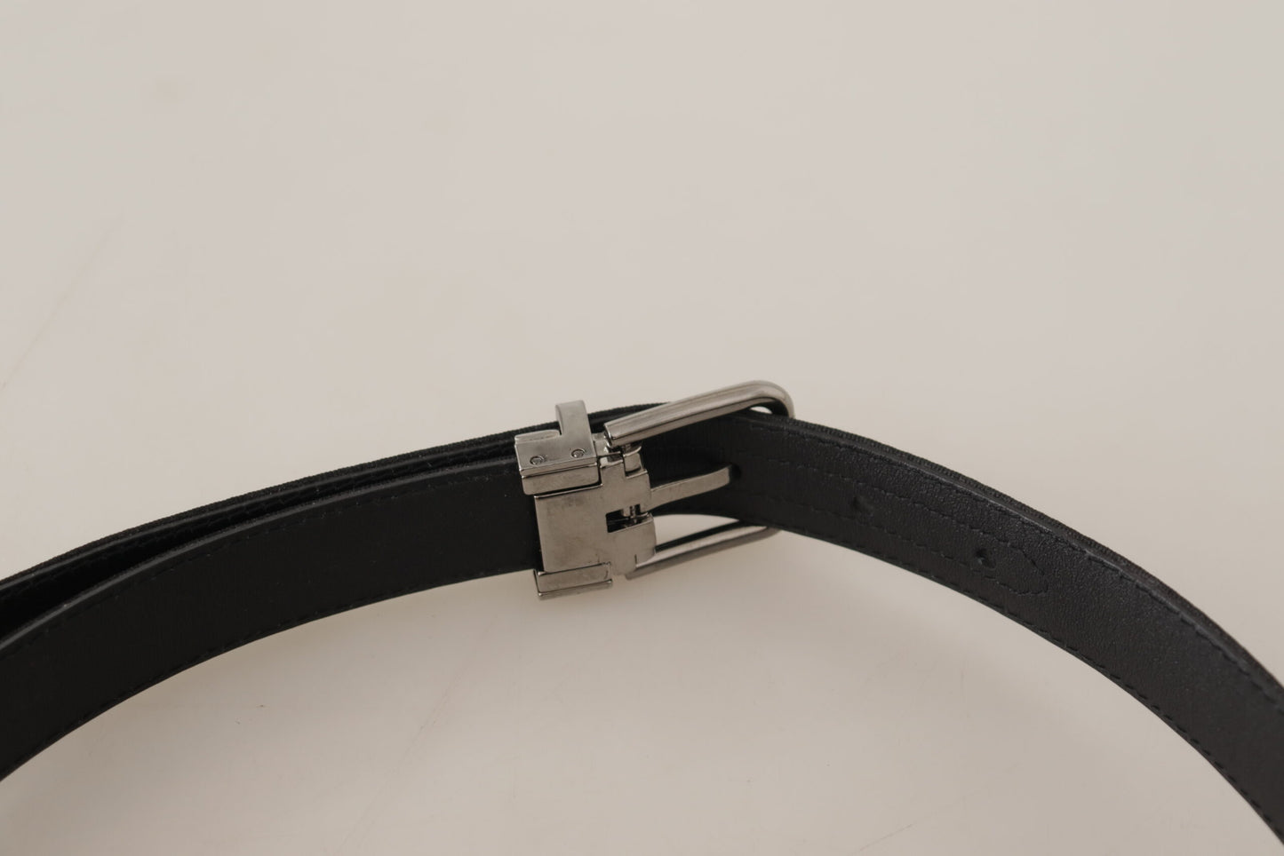 Cinturón elegante de lona y cuero negro