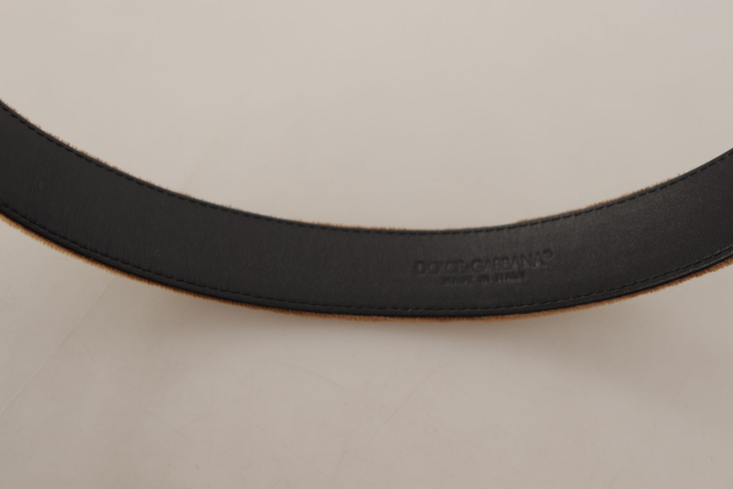 Cinturón de cuero elegante con hebilla grabada