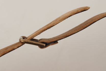 Cinturón de cuero elegante con hebilla grabada