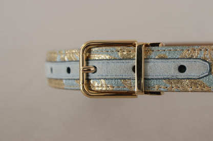 Cinturón elegante de piel azul claro con hebilla dorada