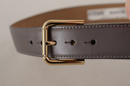 Cinturón de cuero elegante con hebilla grabada
