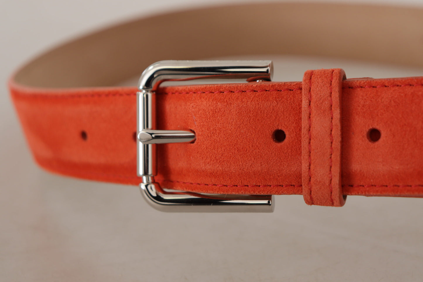 Cinturón elegante de piel de ante en color naranja vibrante