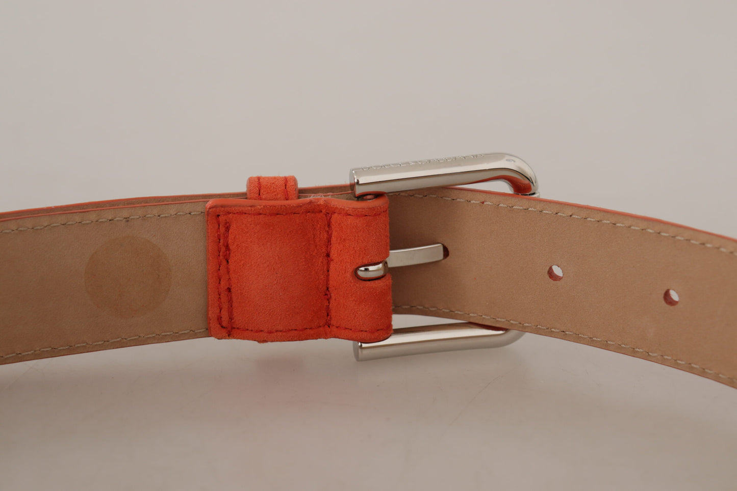 Cinturón elegante de piel de ante en color naranja vibrante