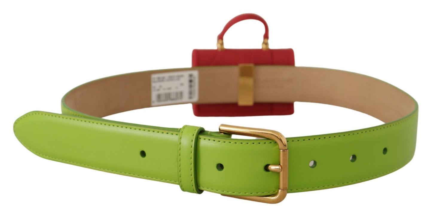 Elegante cinturón de cuero con accesorio para mini bolso