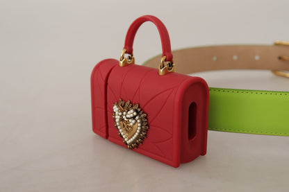 Elegante cinturón de cuero con accesorio para mini bolso