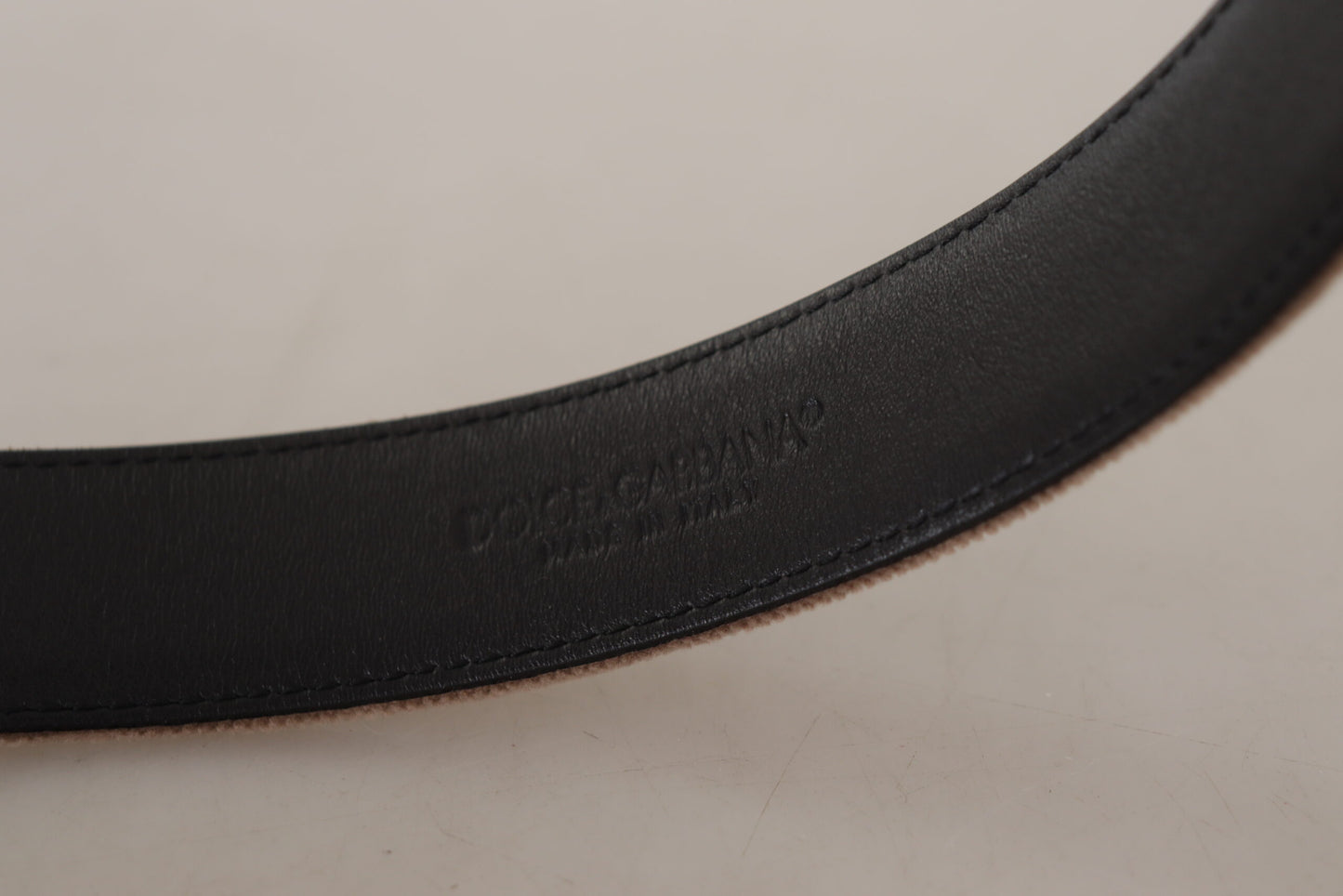 Cinturón elegante con hebilla de logotipo de terciopelo