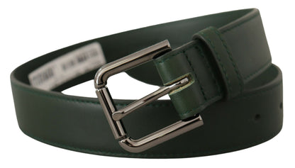Cinturón elegante de cuero verde oscuro con hebilla con logotipo