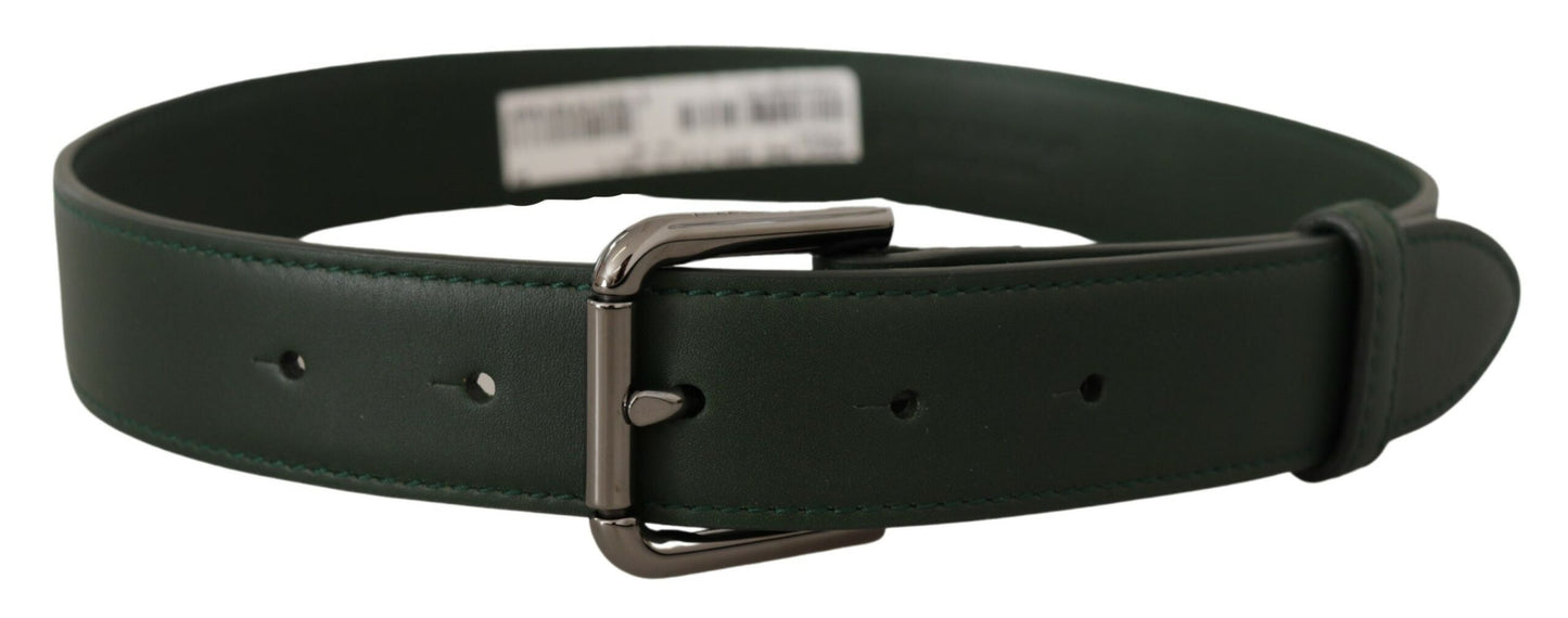 Cinturón elegante de cuero verde oscuro con hebilla con logotipo