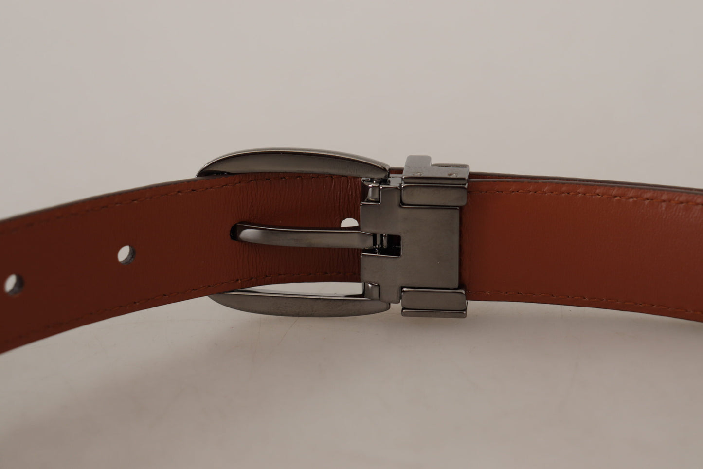 Cinturón de piel grabado elegante: estilo atemporal