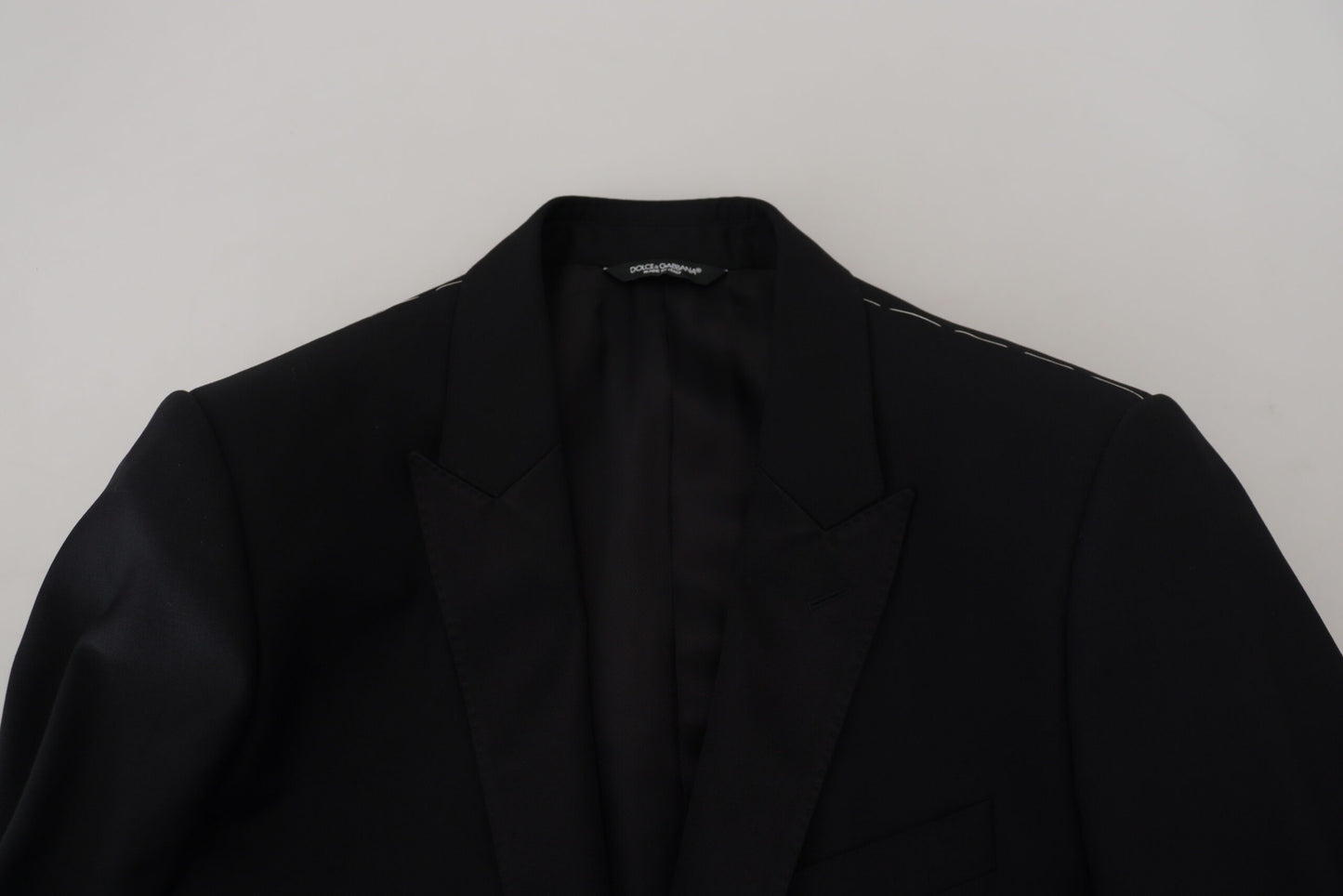 Elegante blazer formal negro tipo martini