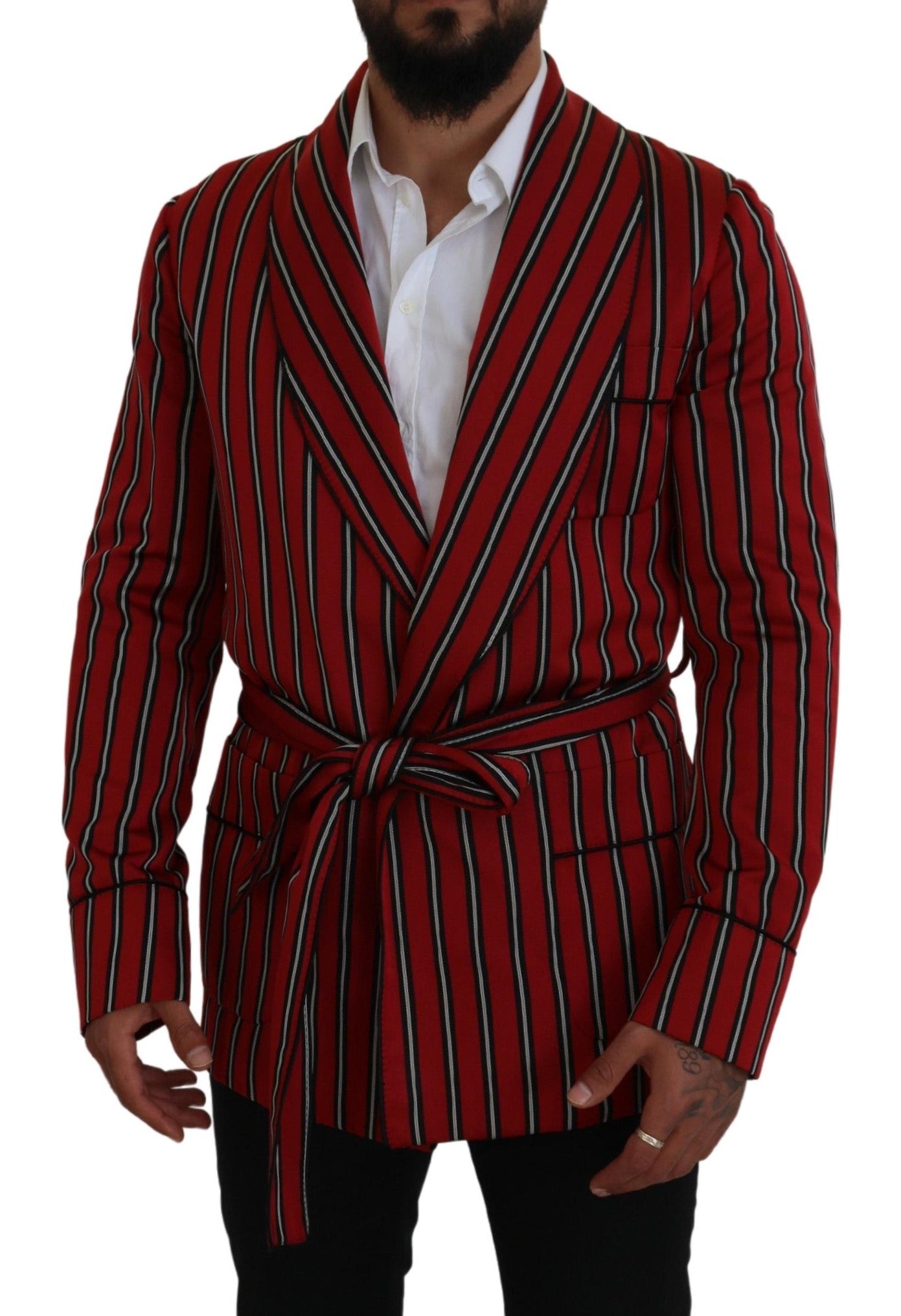 Elegante bata larga de rayas rojas, ropa de lujo