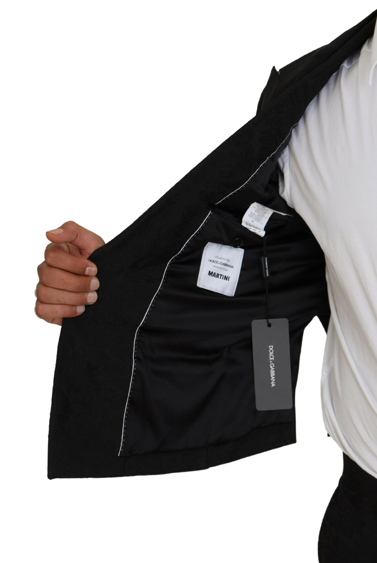 Elegante traje Martini negro para el hombre moderno