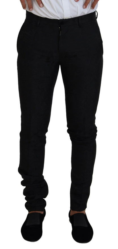 Elegante traje Martini negro para el hombre moderno