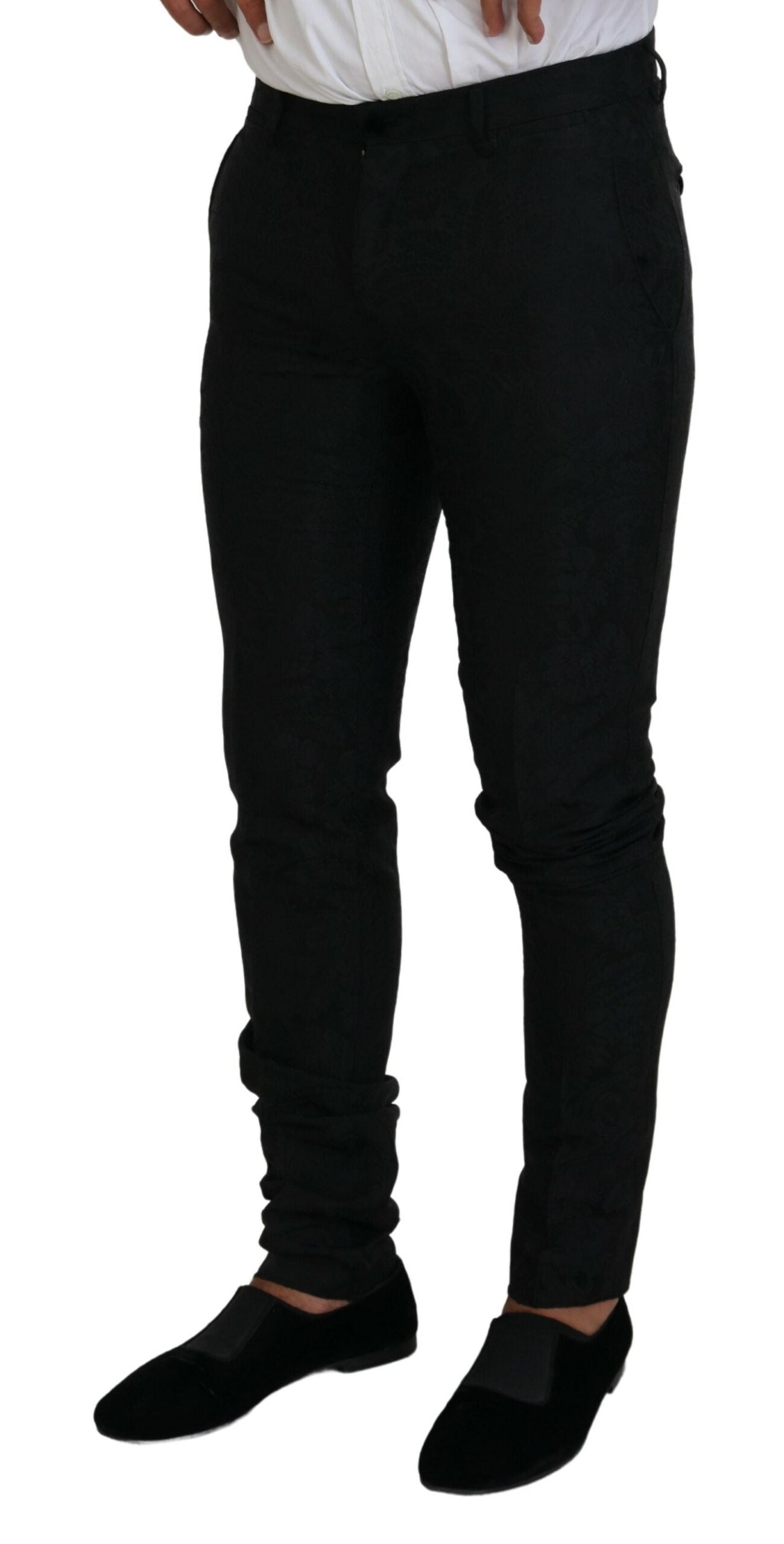 Elegante traje Martini negro para el hombre moderno
