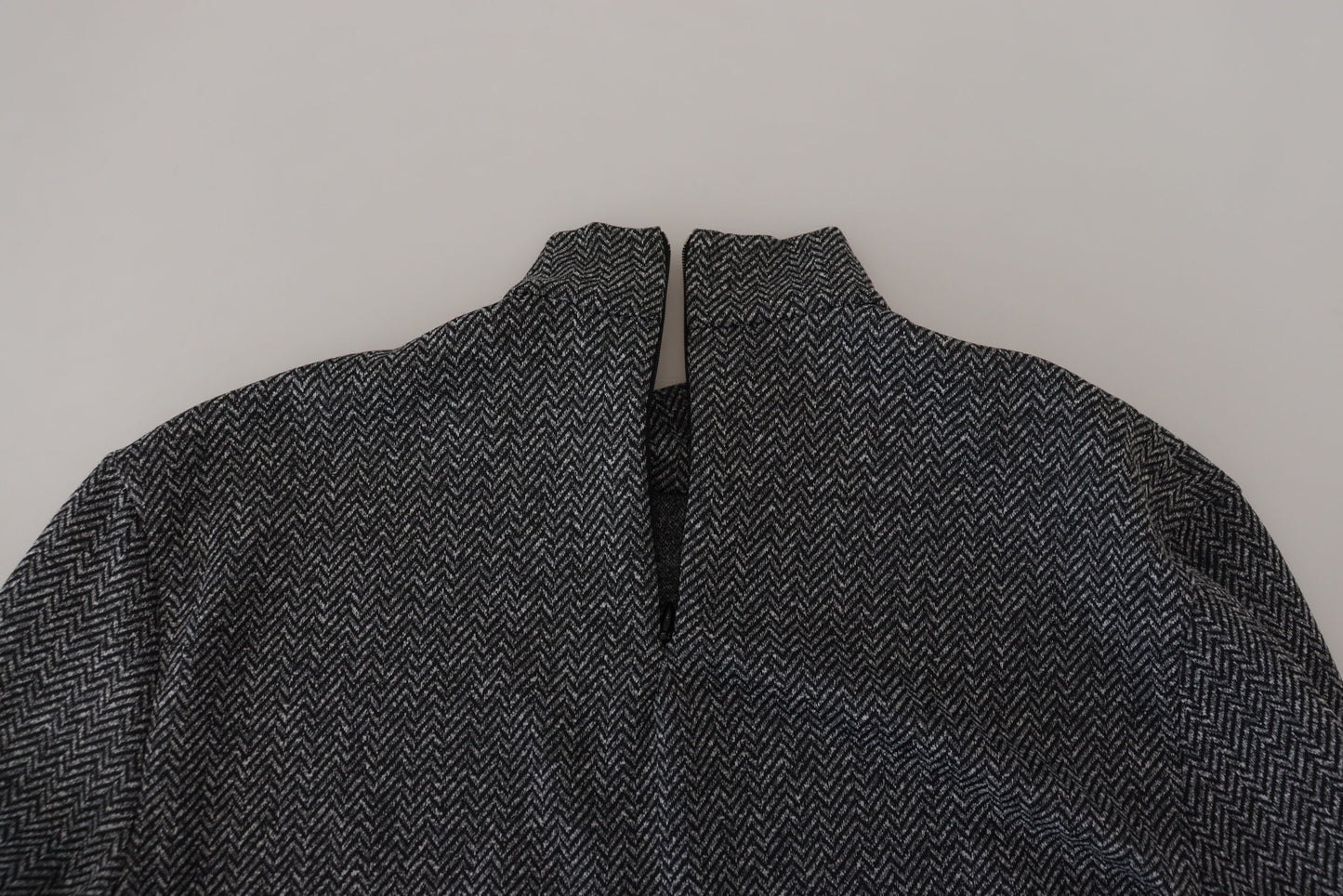 Suéter elegante gris oscuro