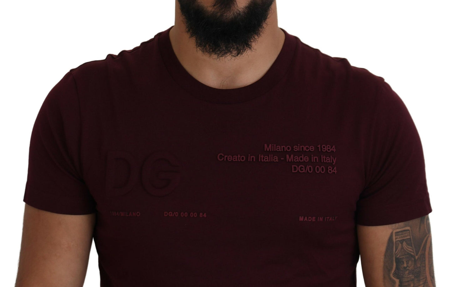 Elegante camiseta informal de cuello redondo en color granate