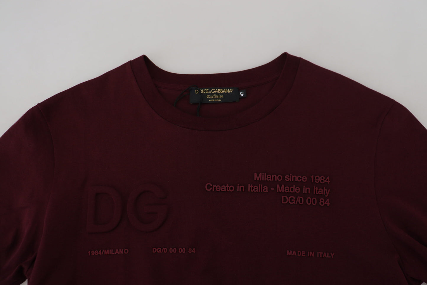Elegante camiseta informal de cuello redondo en color granate