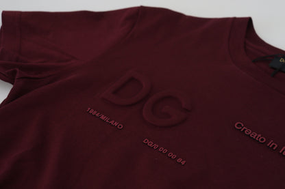 Elegante camiseta informal de cuello redondo en color granate