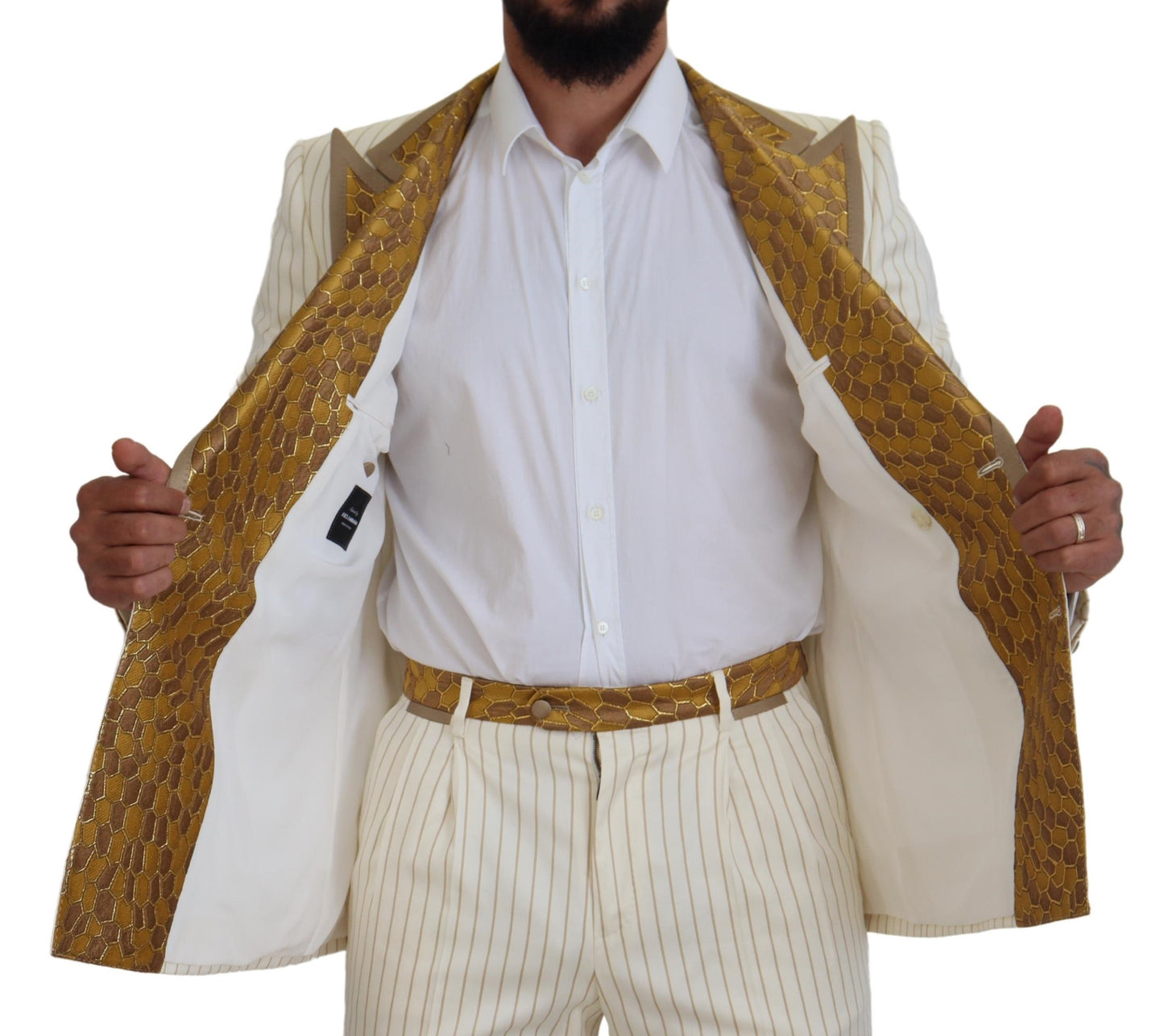 Elegante traje cruzado en blanco roto