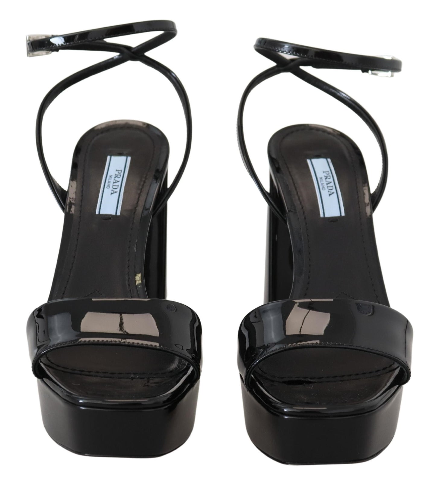 Eleve su elegancia con tacones negros brillantes
