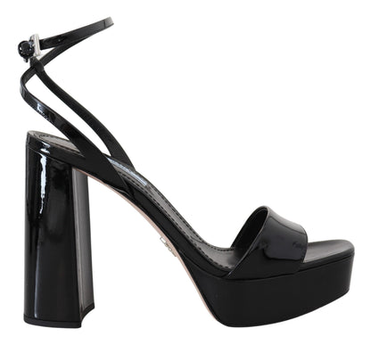 Eleve su elegancia con tacones negros brillantes