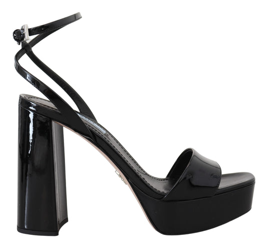 Eleve su elegancia con tacones negros brillantes