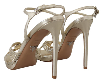 Elegantes sandalias de tacón de aguja doradas