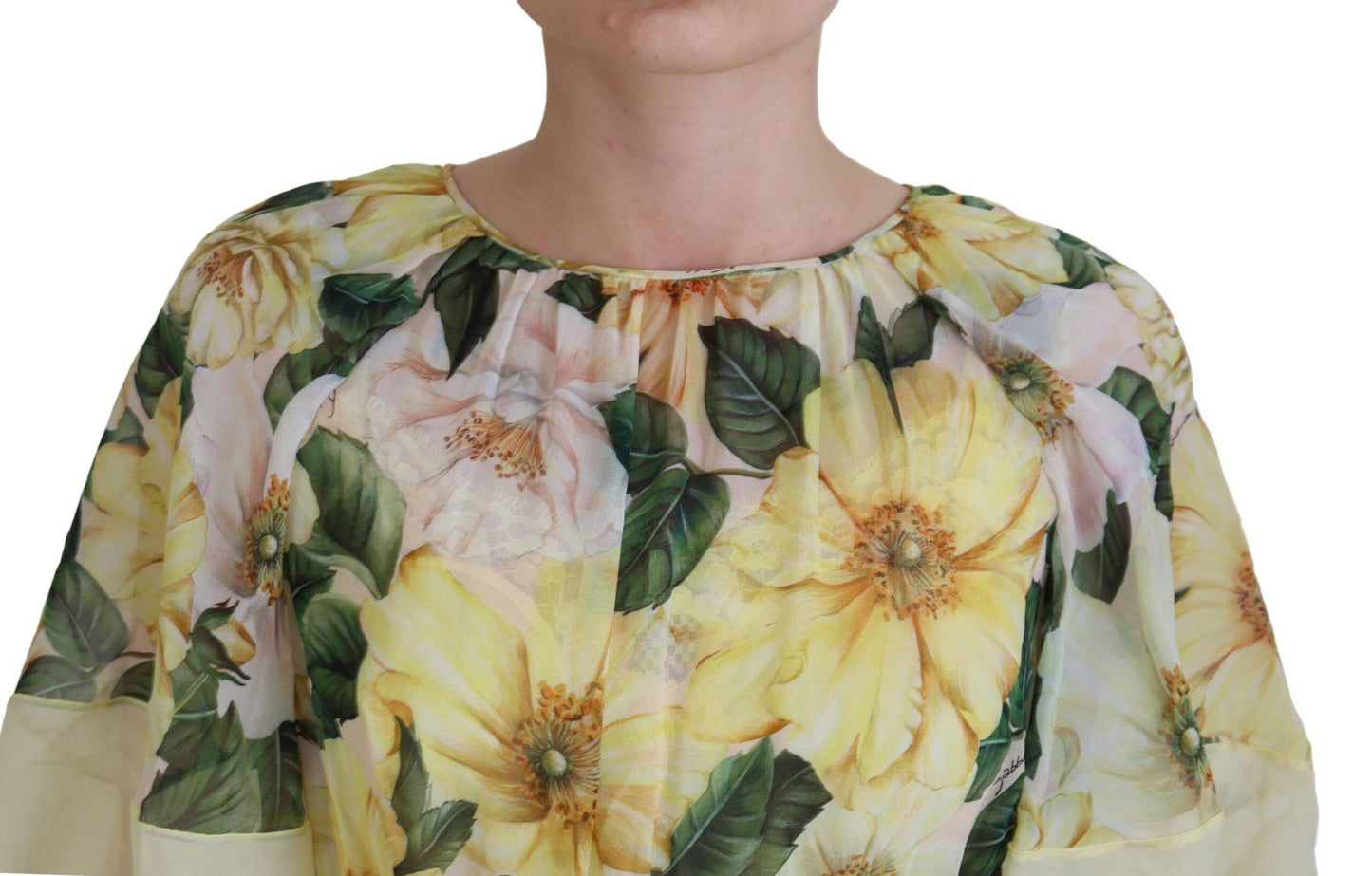 Elegante vestido largo de seda floral