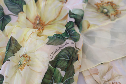 Elegante vestido largo de seda floral