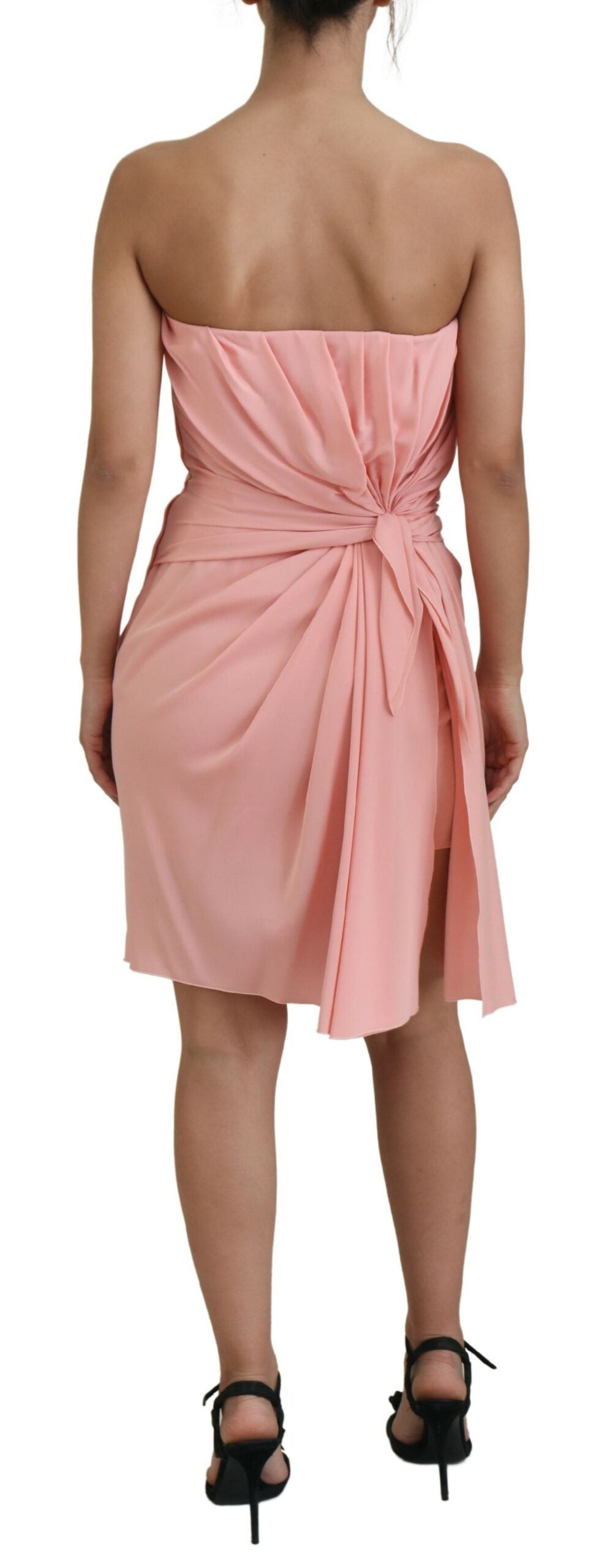 Elegante silueta midi sin tirantes rosa