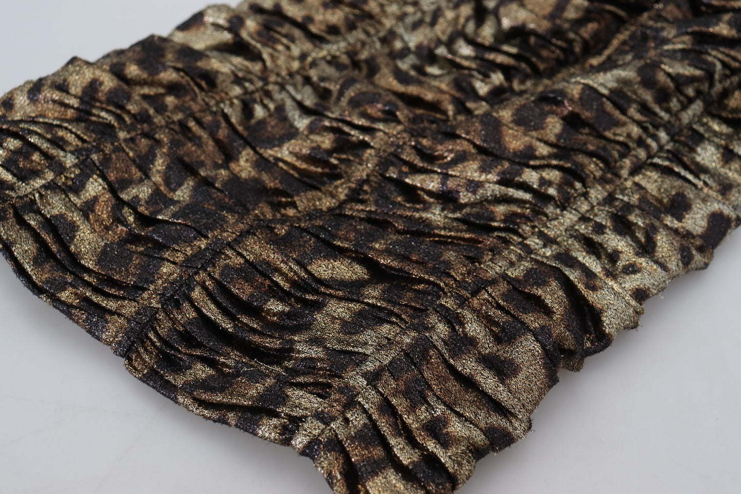 Elegante vestido midi ajustado con estampado de leopardo