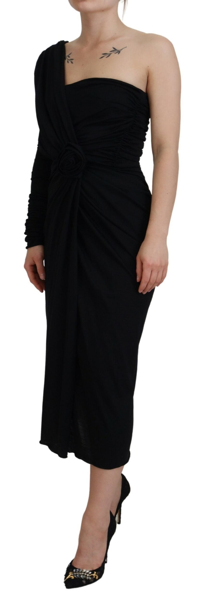 Elegante vestido midi de un solo hombro