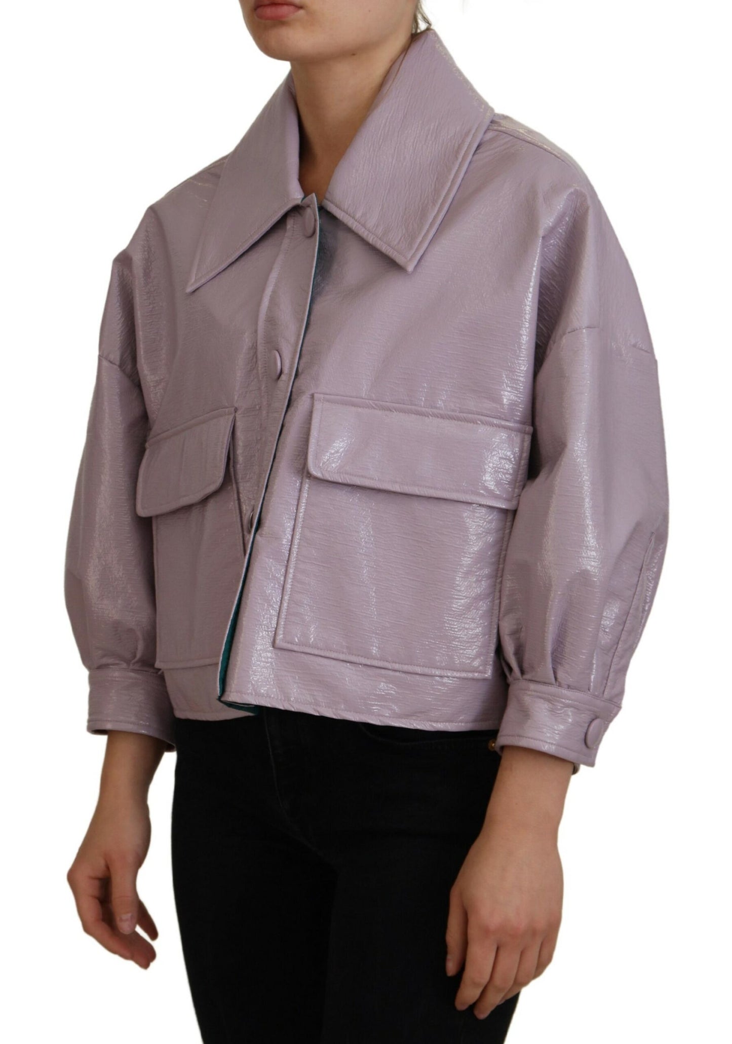 Chaqueta corta morada chic: una declaración de estilo