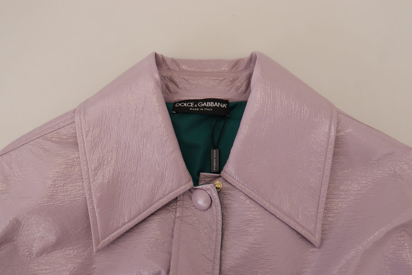 Chaqueta corta morada chic: una declaración de estilo