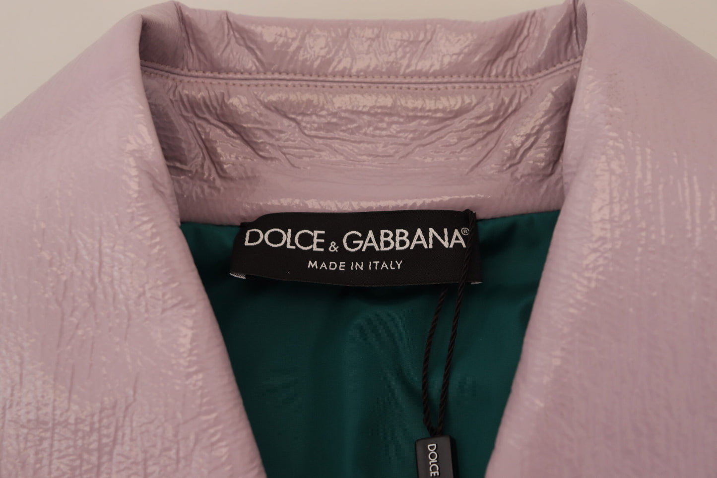 Chaqueta corta morada chic: una declaración de estilo