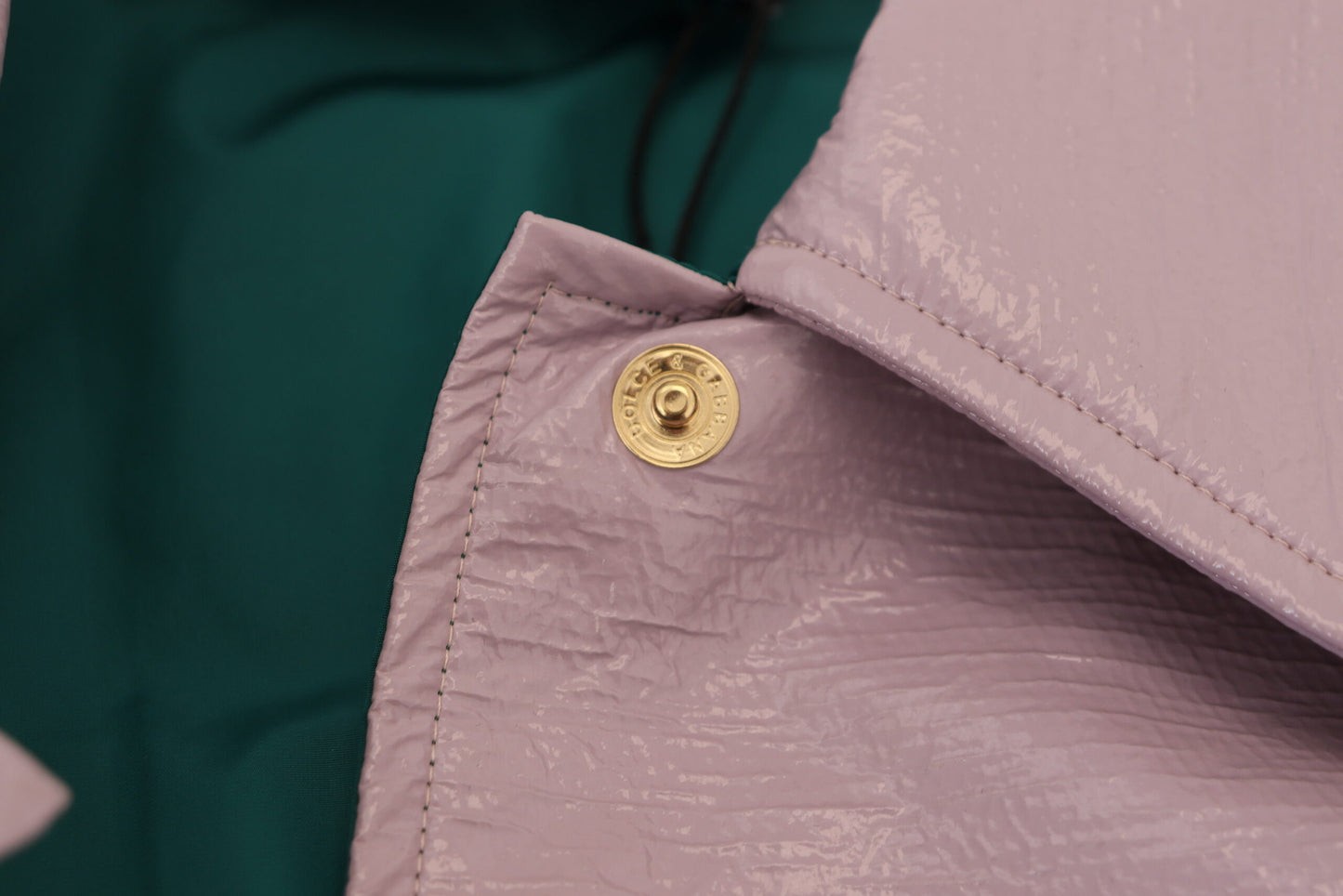 Chaqueta corta morada chic: una declaración de estilo
