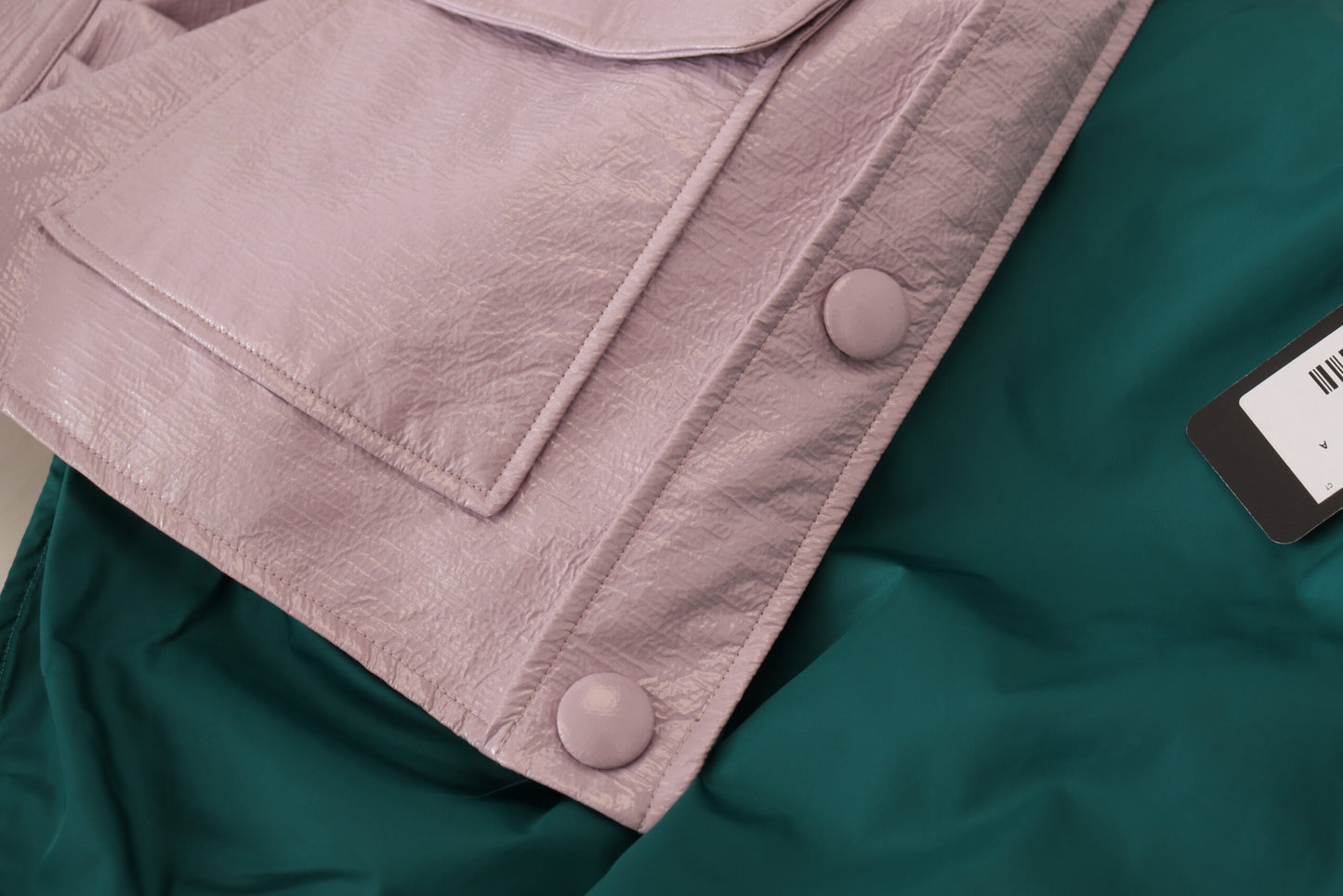 Chaqueta corta morada chic: una declaración de estilo