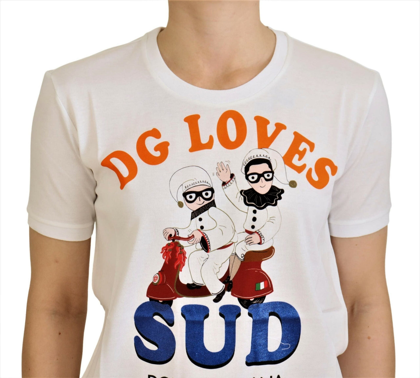 Elegante camiseta blanca de cuello redondo con estampado colorido