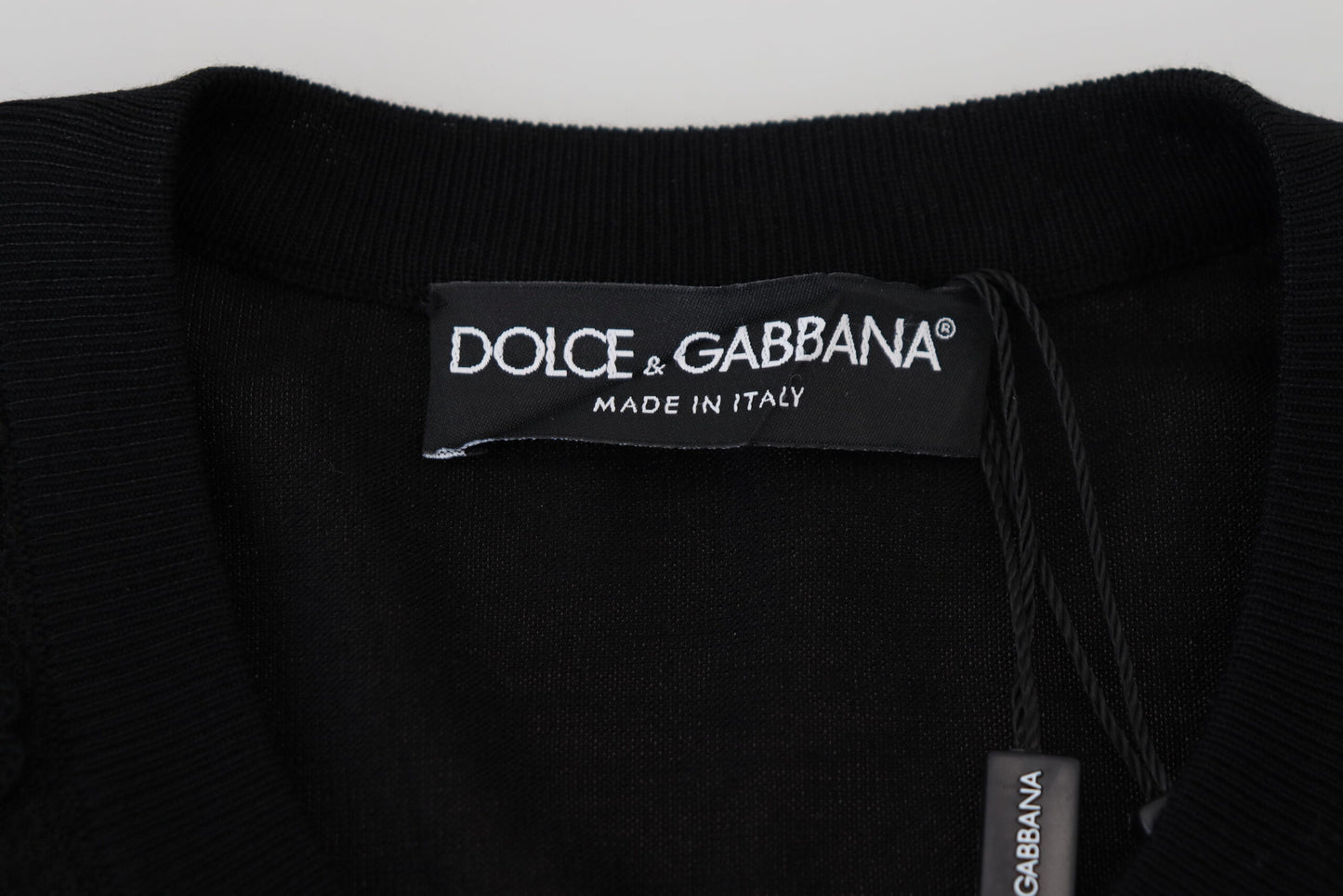 Elegante suéter tipo cárdigan de encaje floral negro
