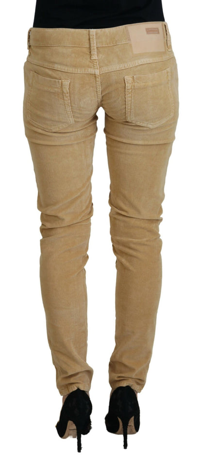 Pantalones de pana ajustados de cintura baja y color marrón elegante