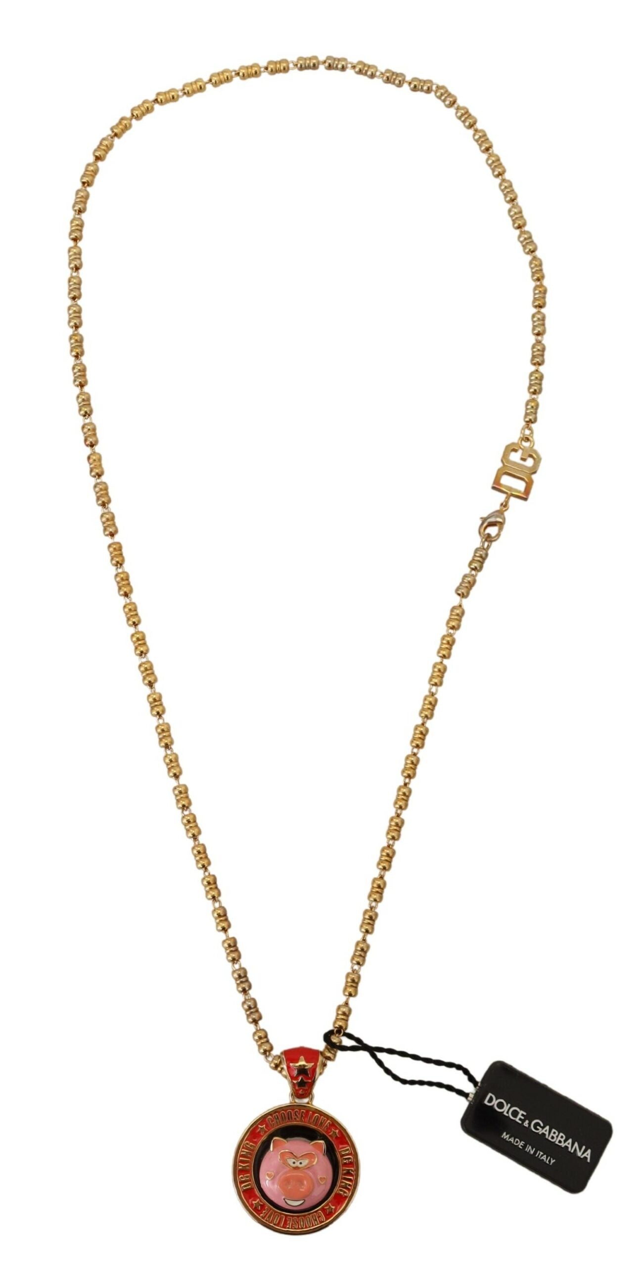 Elegante collar de cadena con dijes dorados