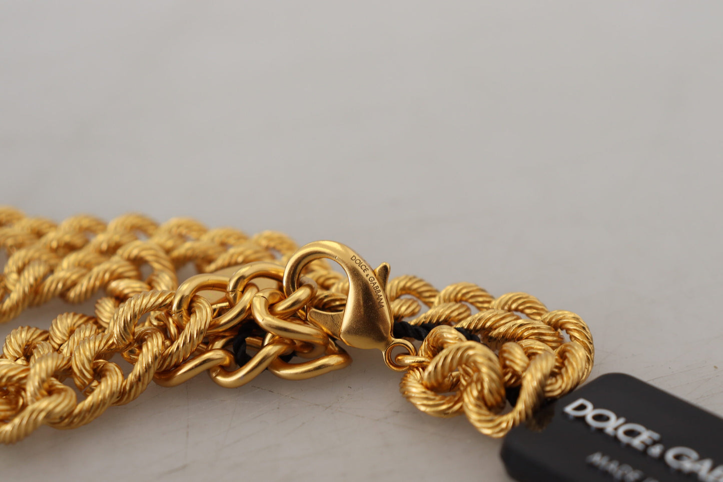 Elegante collar floral de frutas en tono dorado