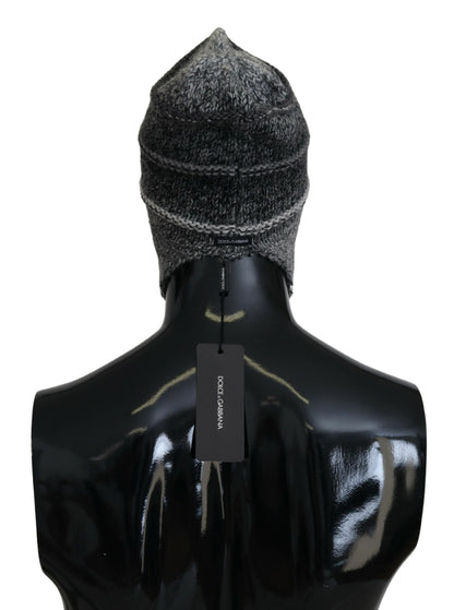 Elegante gorro de punto gris