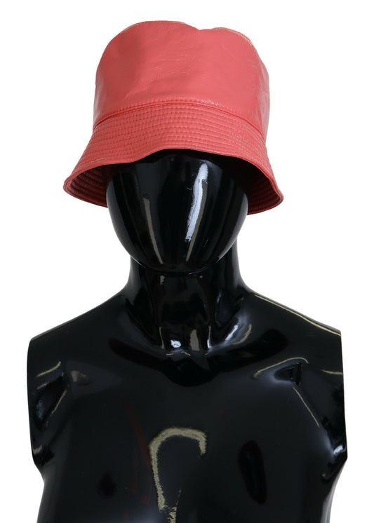 Elegante sombrero de pescador color melocotón: un básico chic de verano