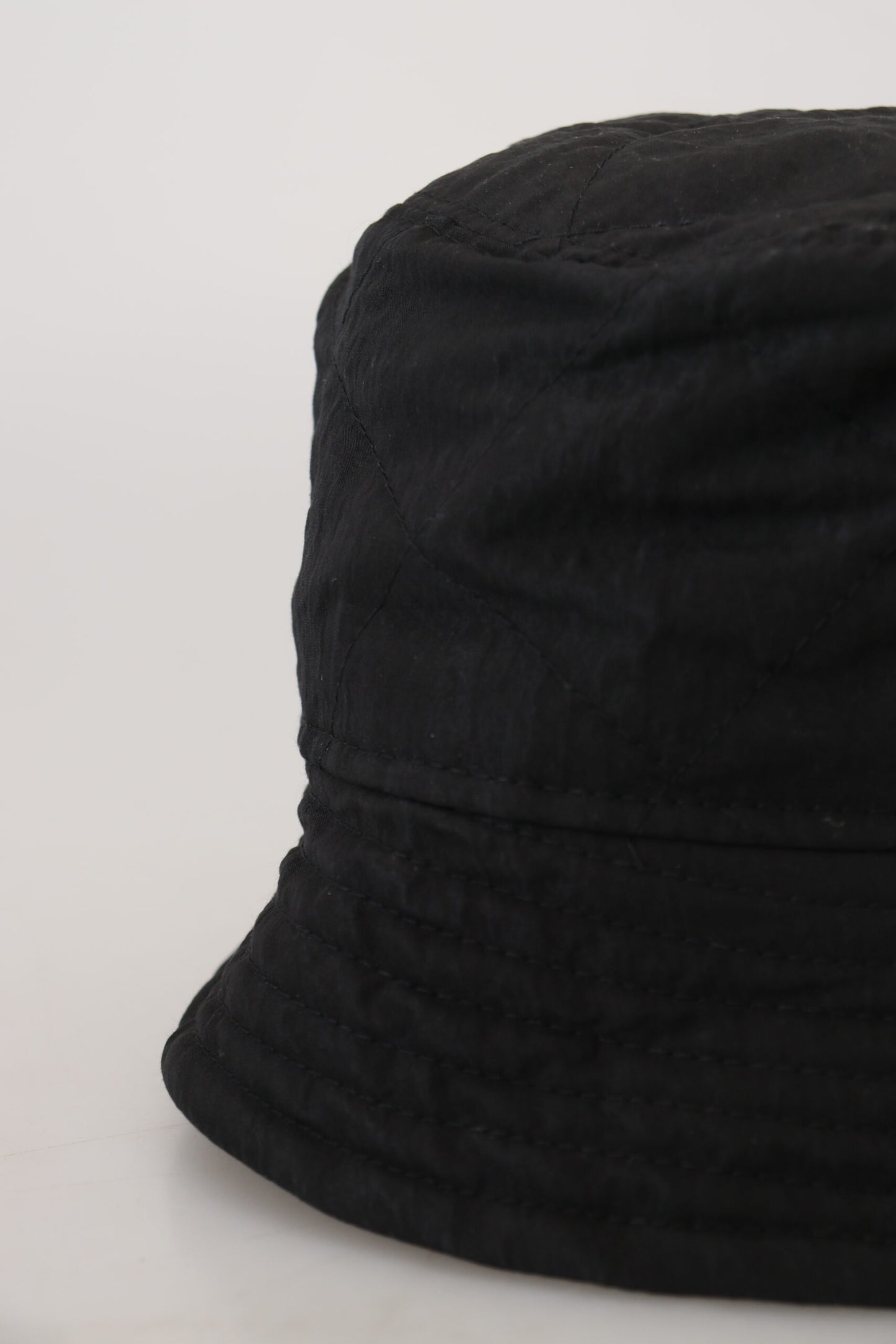 Elegante gorra de pescador negra