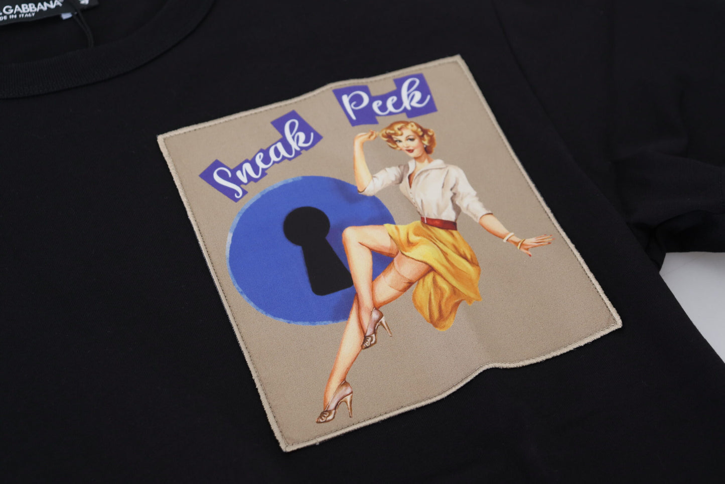 Camiseta de algodón negra elegante para el hombre moderno