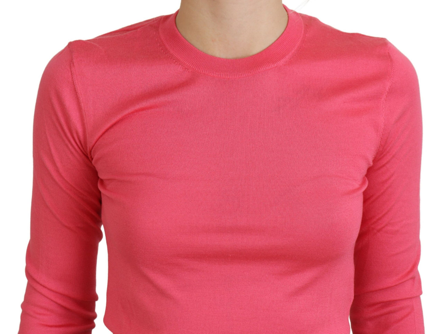 Elegante suéter rosa corto de cuello redondo