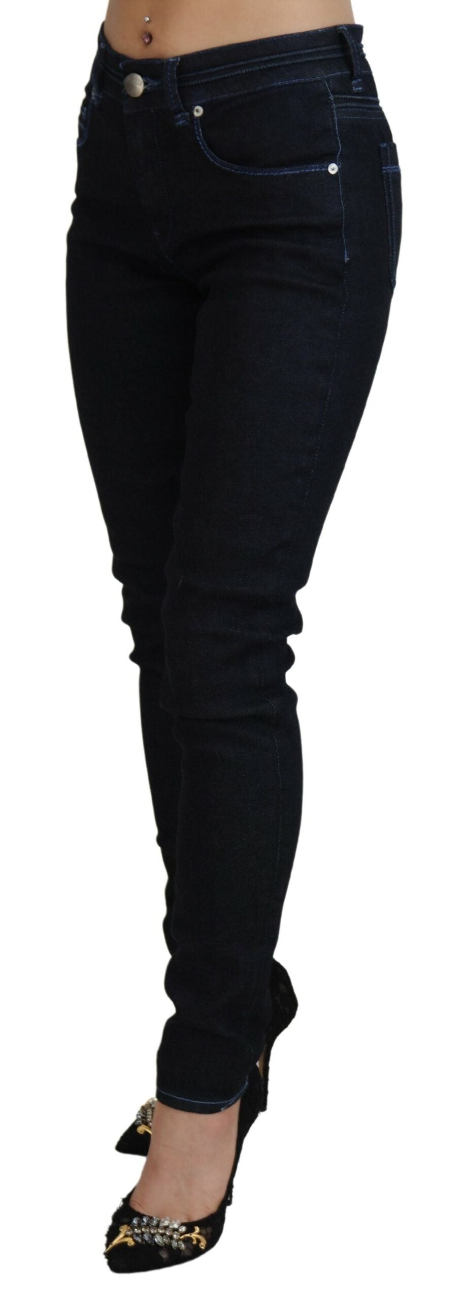 Denim de algodón chic de corte entallado en azul oscuro