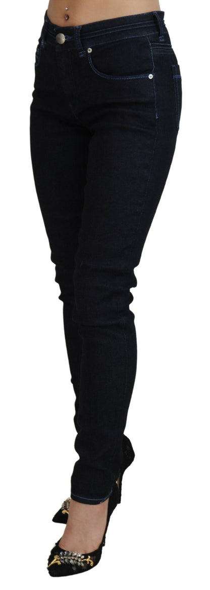 Denim de algodón chic de corte entallado en azul oscuro